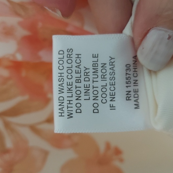 Rose & Olive Top, Sz XL, Buttondown, Long Sleeves, Peach Floral Pattern on Cream - Picture 5 of 7